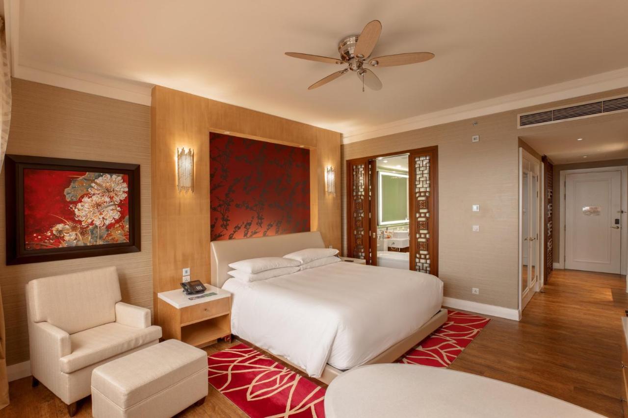 Отель Intercontinental Grand Хочам Экстерьер фото