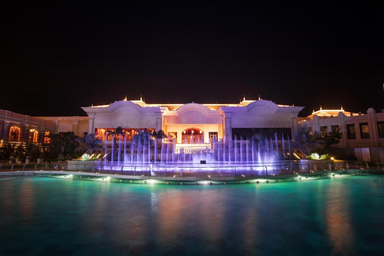 Отель Intercontinental Grand Хочам Экстерьер фото