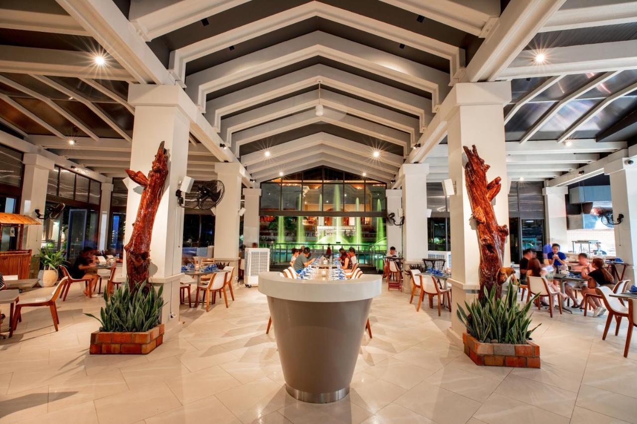 Отель Intercontinental Grand Хочам Экстерьер фото