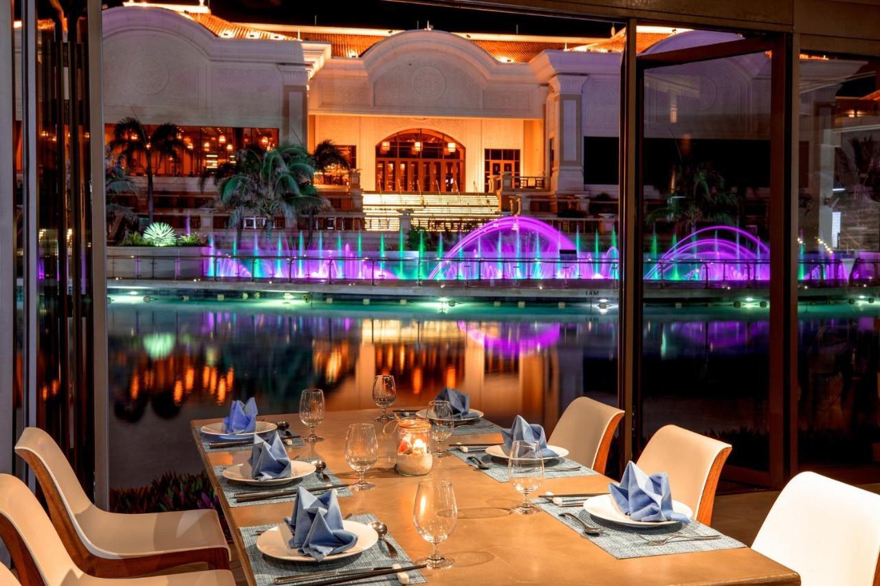 Отель Intercontinental Grand Хочам Экстерьер фото