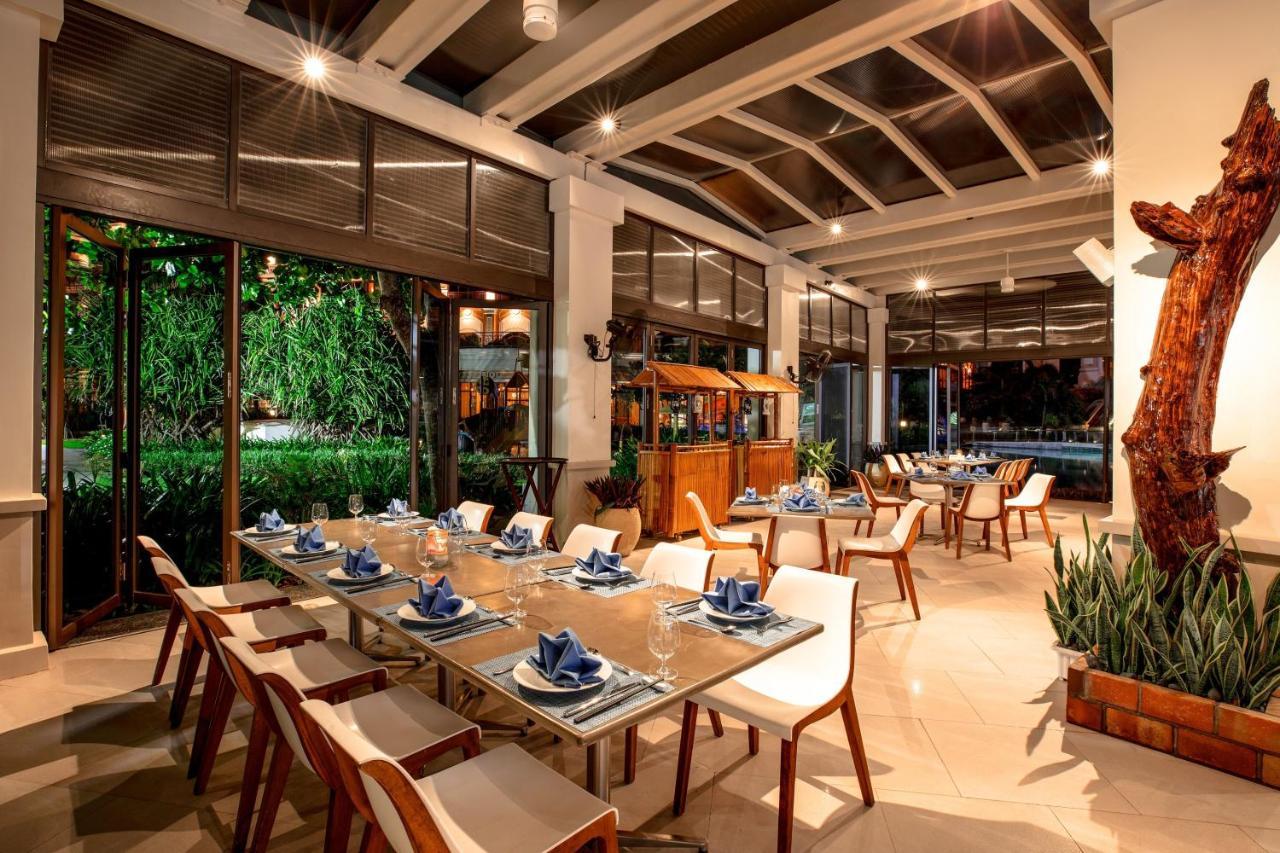 Отель Intercontinental Grand Хочам Экстерьер фото