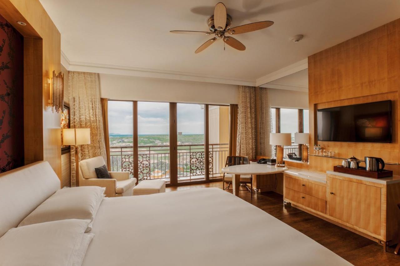 Отель Intercontinental Grand Хочам Экстерьер фото